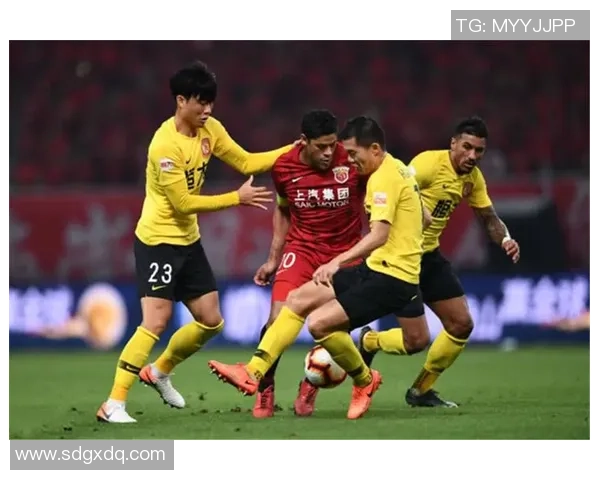 恒大足球队历届球星回顾与贡献分析，揭秘他们在中国足球的地位与影响