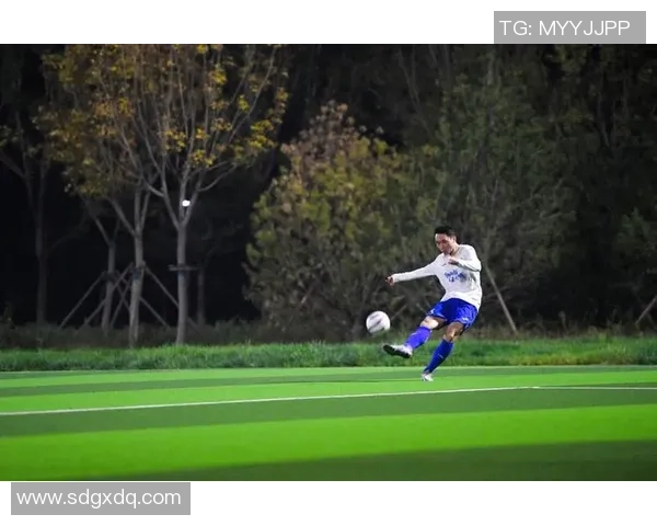 足球射门技巧揭秘 不同接触球位置对球星射门效果的影响分析